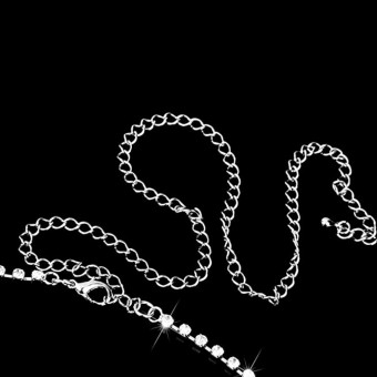 Détails chaîne de taille avec strass